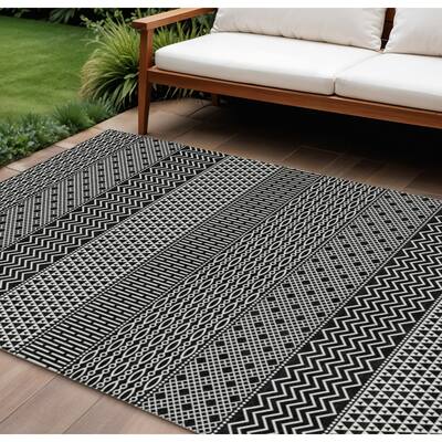 HomeRoots Chevron Modern Rectangle Outdoor Rug
