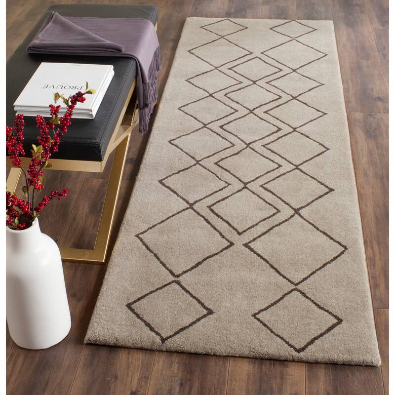 SAFAVIEH Handmade Soho Kaila Moroccan N.Z. Wool/ Viscose Rug - 2'6" x 8' Runner - Light Grey/Dark Grey