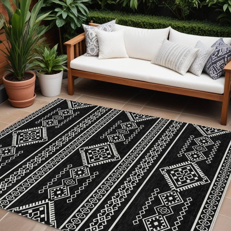 HomeRoots Southwestern Transitional Rectangle Outdoor Rug - 9' X 12'