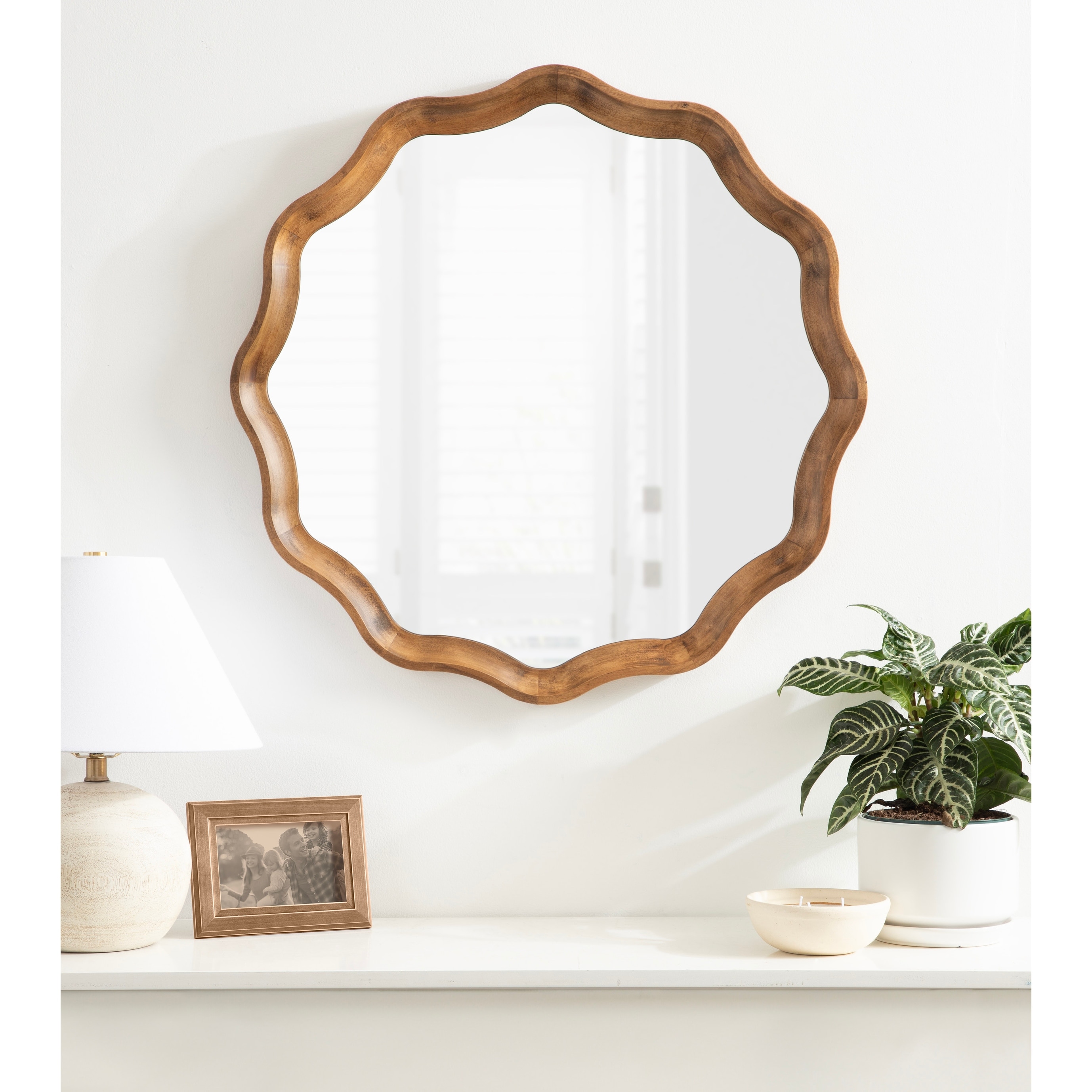 Kate and Laurel Hatherleigh Round Scallop Mirror