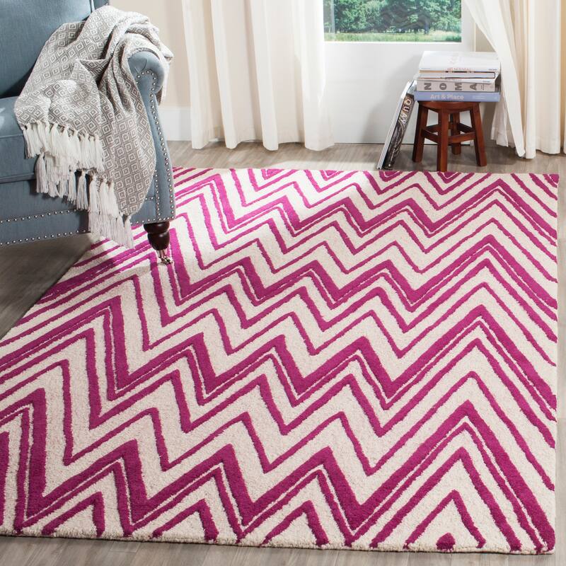 SAFAVIEH Handmade Cambridge Fumiko Modern Moroccan Wool Rug - 5' x 8' - Ivory/Fuchsia