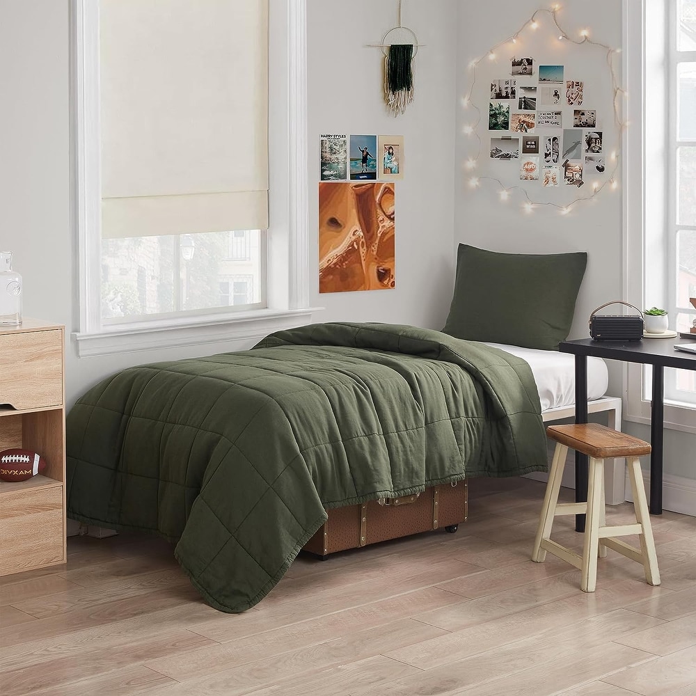 https://ak1.ostkcdn.com/images/products/is/images/direct/727d495895b69abba649d456cf0440222dee3fa7/Dark-Sky-Reserve---Bamboo-Linen-Oversized-Comforter---Portugal-Made---Hero-Green.jpg