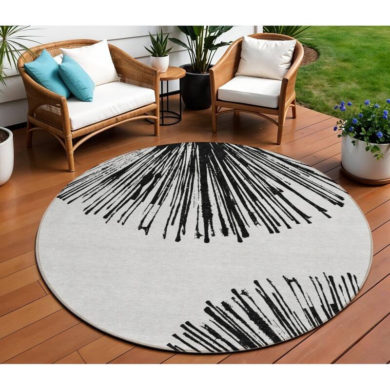 HomeRoots Abstract Transitional Rectangle Outdoor Rug - 8' Round