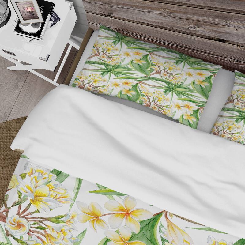 Designart 'Tropical Foliage and Yellow Flowers VI' Modern Duvet Cover Set