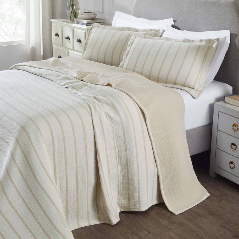 Superior Valencia Reversible Cotton Matelasse Bedspread and Sham Set