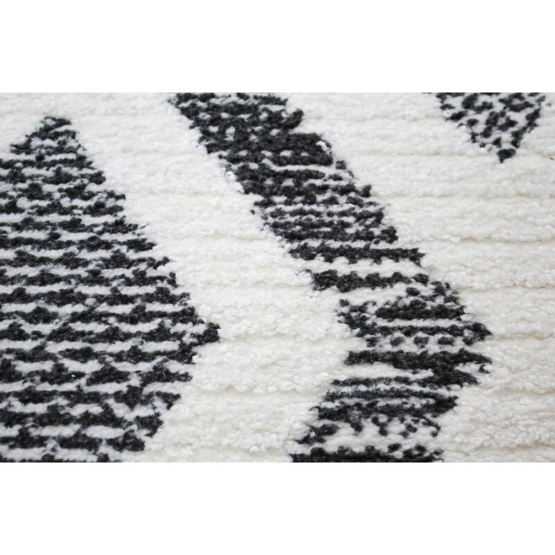 Bashian Korbin Ivory/Black Contemporary Area Rug