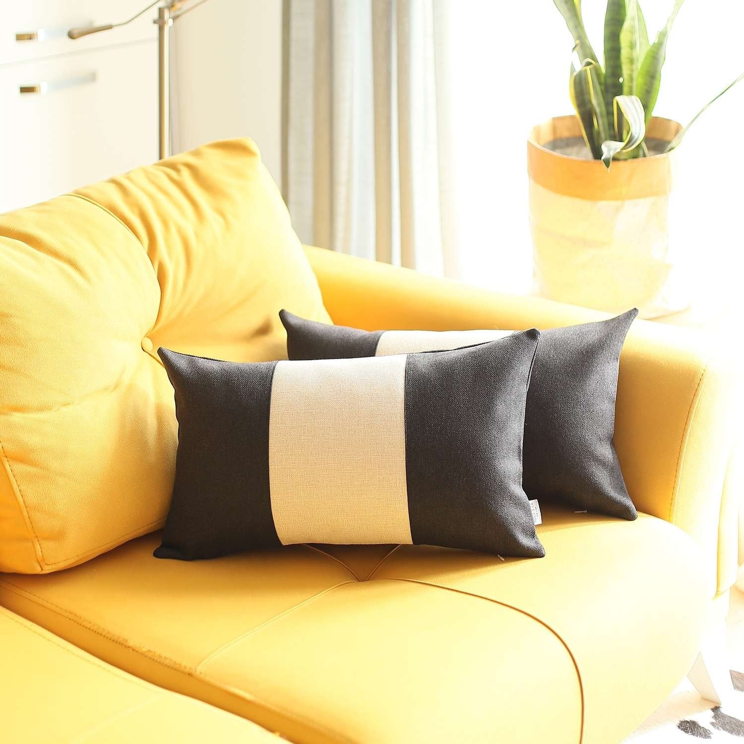Black and white on sale lumbar pillow cover
