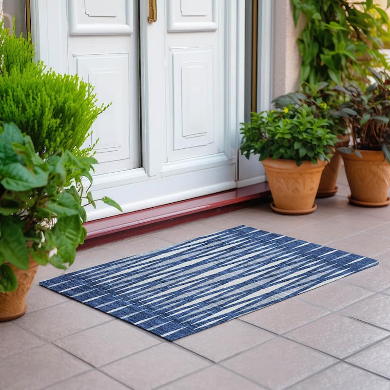 Machine Washable Indoor/ Outdoor Chantille Contemporary Mosaic Rug - Navy - 1'8" x 2'6"