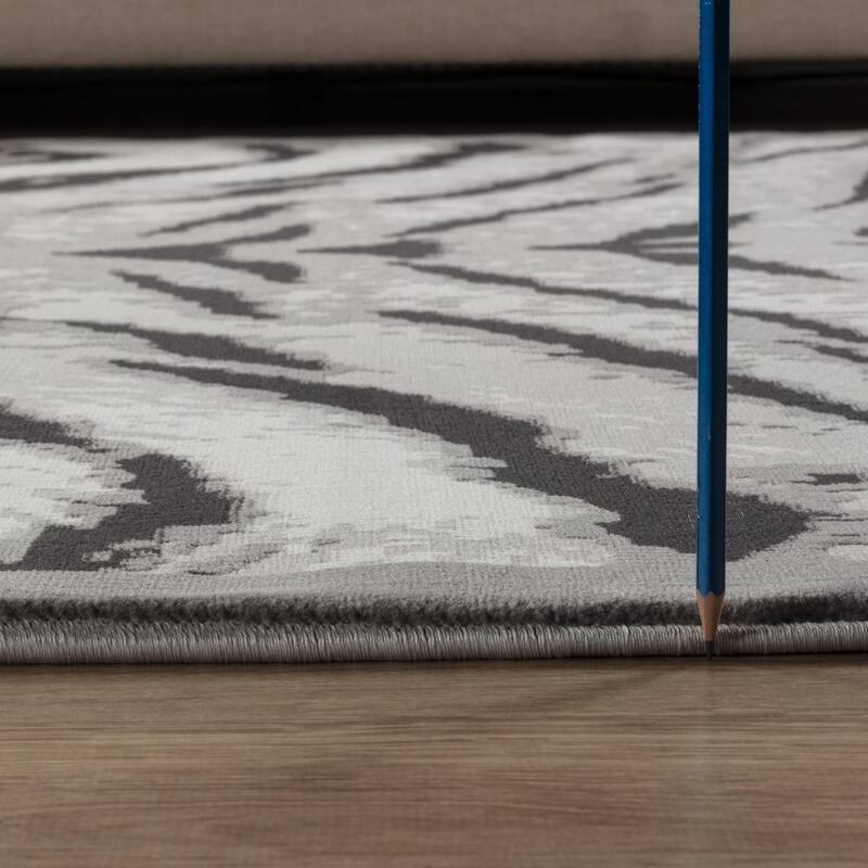 Gray 7 ft. 10 in. x 10 ft. 3 in. Luxury Area Rug, 0.43 Pile Height – Sophisticated Warmth for Any Room - 6' x 7'