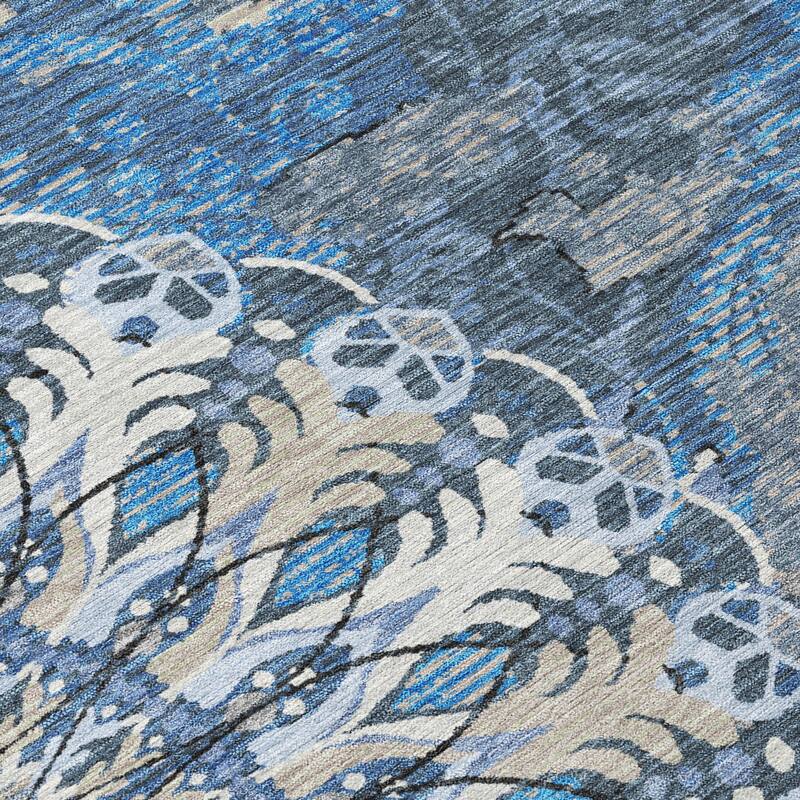 Machine Washable Indoor/ Outdoor Traditional Pinwheel Chantille Rug
