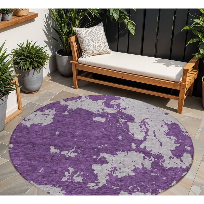 HomeRoots Abstract Transitional Rectangle Outdoor Rug - 8' Round