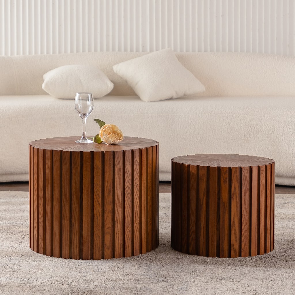 Modern Round Coffee Table, Stylish Coffee Table with Handcrafted Relief and Foot Pads, for Living Room