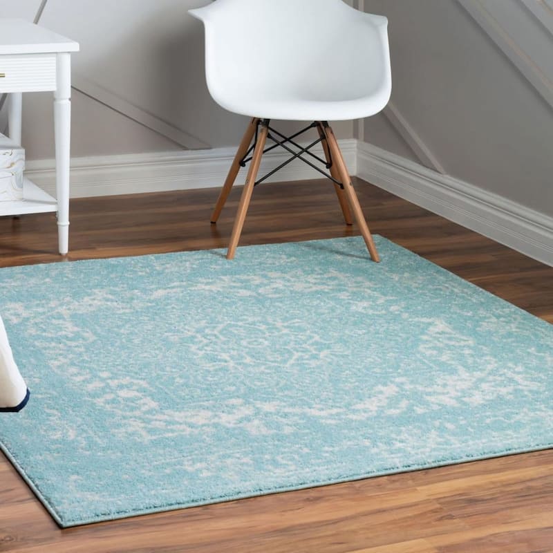 Traditional Brenda Collection Area Rug