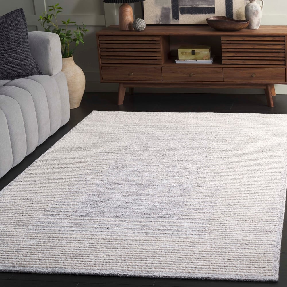 SAFAVIEH Handmade Abstract Saerin Wool Rug