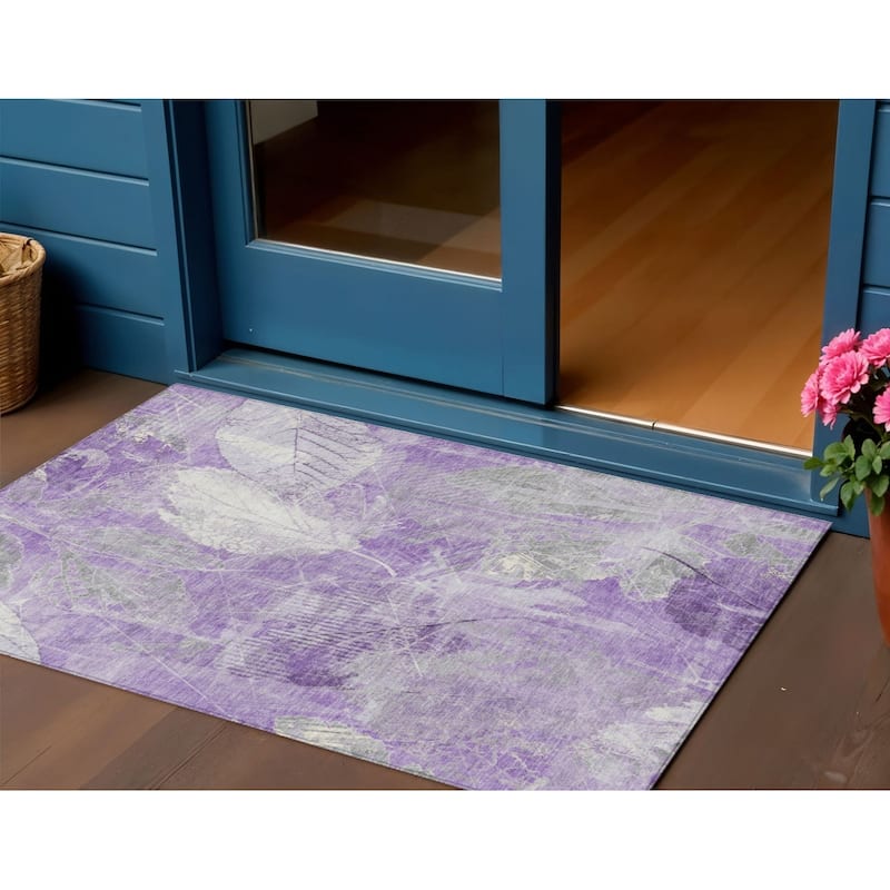 HomeRoots Floral Transitional Rectangle Outdoor Rug - 3' x 5'