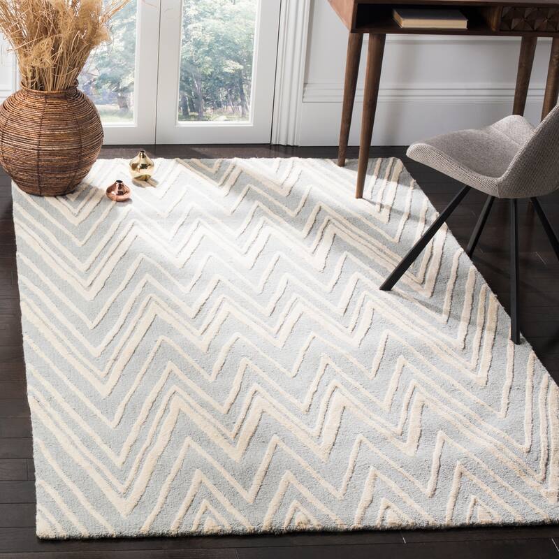 SAFAVIEH Handmade Cambridge Fumiko Modern Moroccan Wool Rug - 5' x 8' - Grey/Ivory