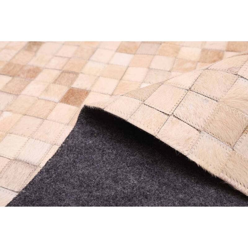 ECARPETGALLERY Handmade Cowhide Patchwork Beige Leather Rug - 5'2 x 8'0
