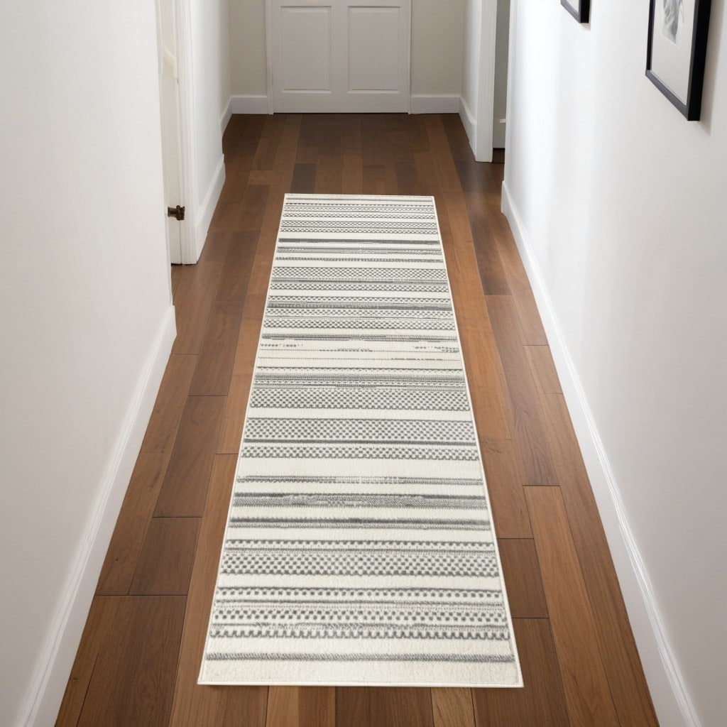 Power Loomed Distressed Traditional Area Rug - 90' X '27' X '0.5