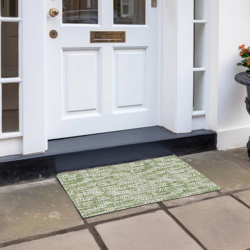 Machine Washable Indoor/ Outdoor Chantille Modern Arrows Rug - Green - 1'8" x 2'6"