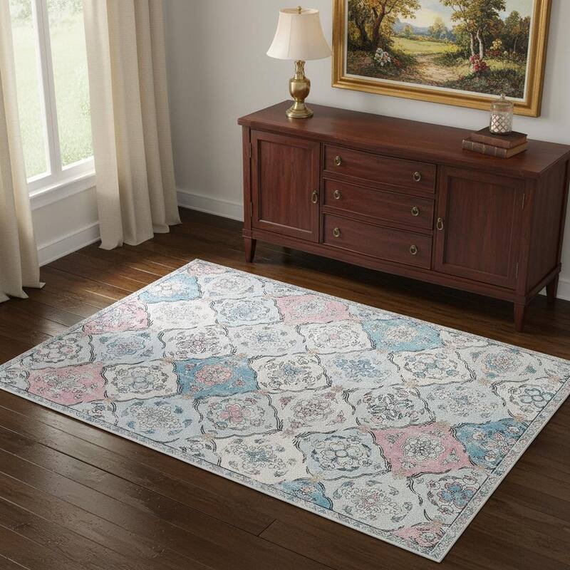 HomeRoots Patchwork Traditional Rectangle Area Rug - 4' X 6'