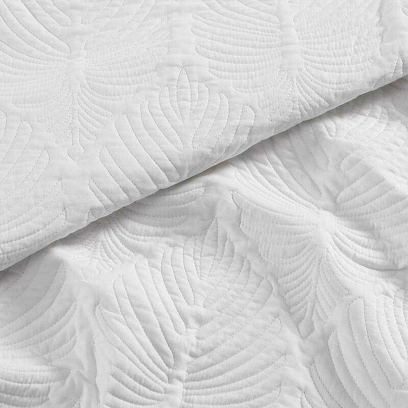Tommy Bahama Line Palm Motif Print Reversible Cotton Quilt (White, 3 Piece Set)
