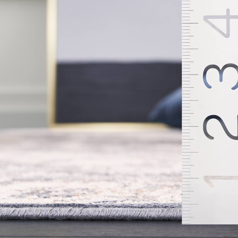SAFAVIEH Noble Kyouko Viscose Slip Resistant Rug - 5'1" x 7'6"