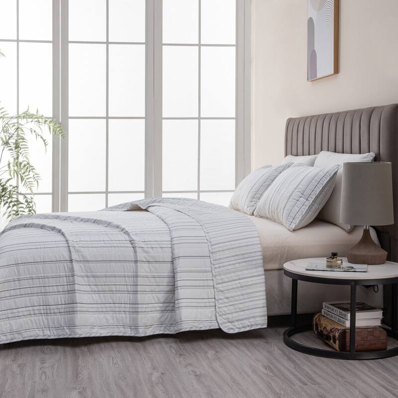 Premium Delicate Stripes Microfiber Quilt Set With Shams
