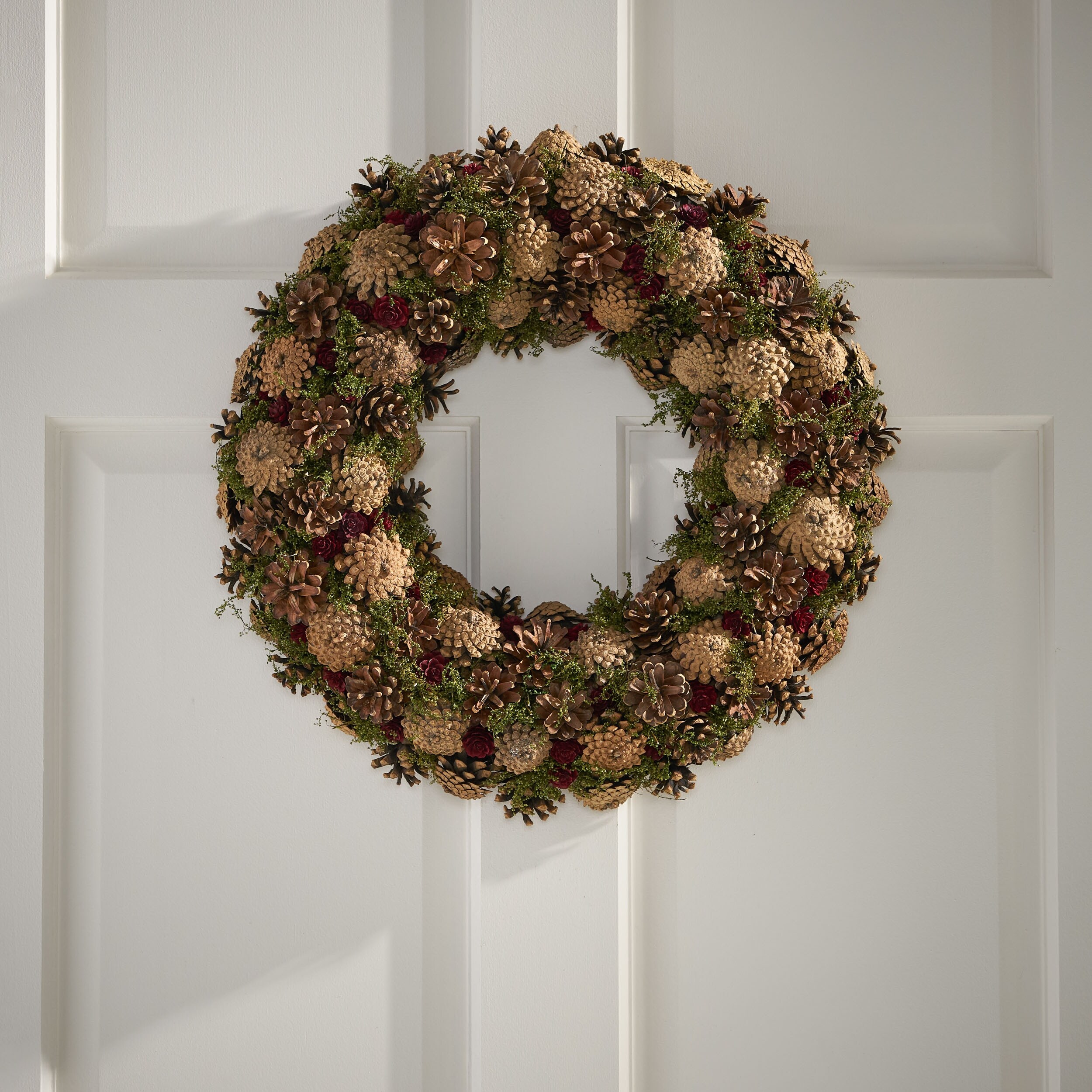 Sullivans 16-in Indoor/Outdoor Green Pine Artificial Christmas Wreath in  the Artificial Christmas Wreaths department at