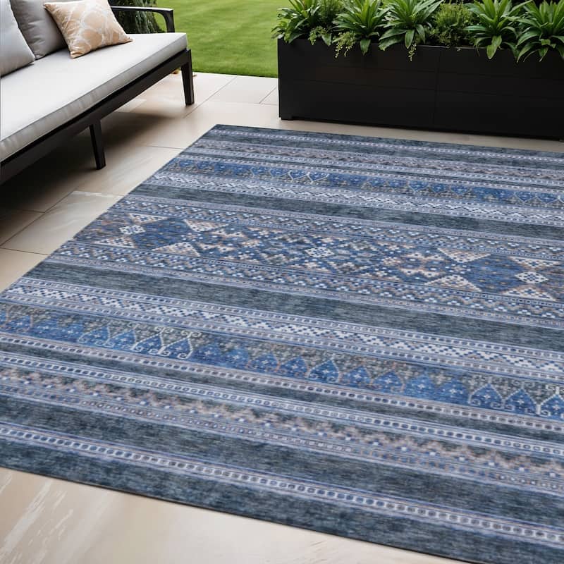 HomeRoots Southwestern Transitional Rectangle Outdoor Rug - 5' X 8'