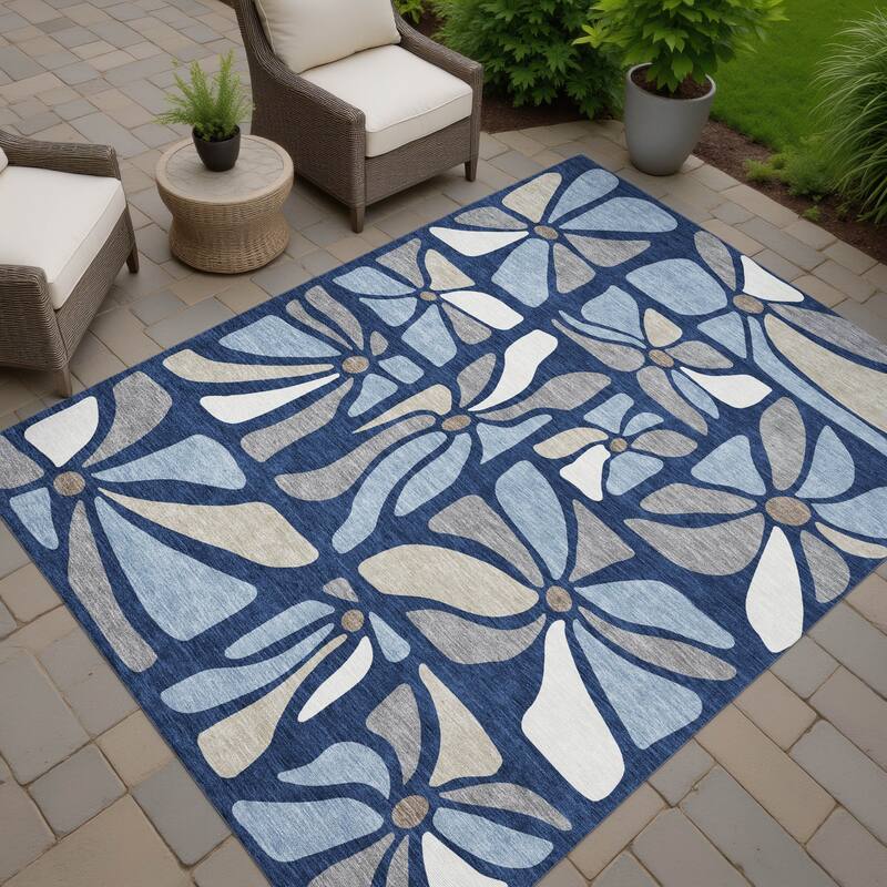 Machine Washable Indoor/ Outdoor Modern Gilcrest Chantille Rug