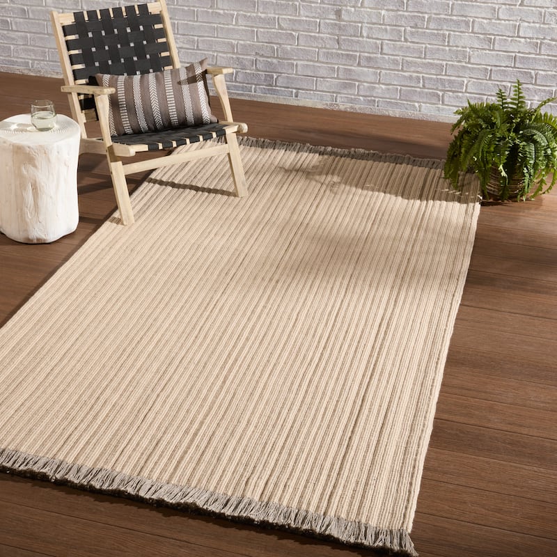 Tudor Indoor/ Outdoor Solid Area Rug