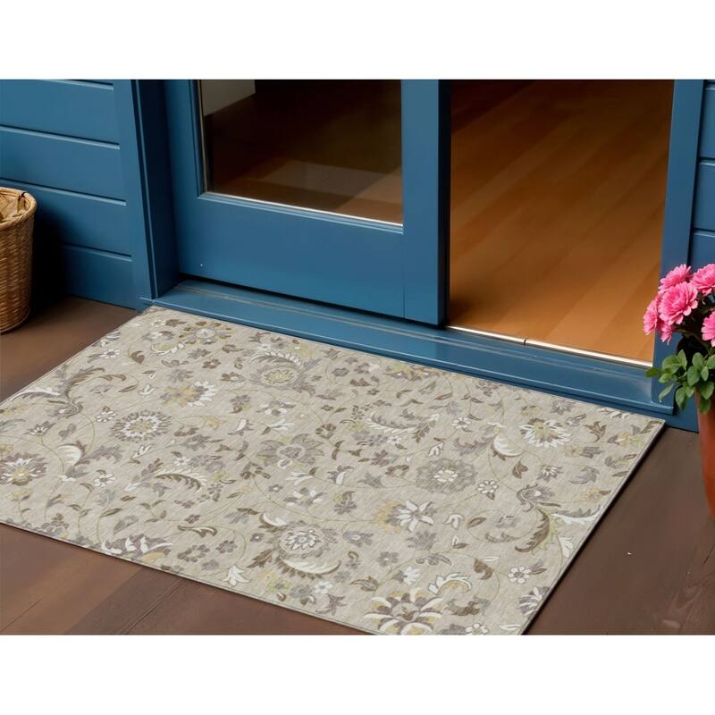 HomeRoots Floral Transitional Rectangle Outdoor Rug - 3' x 5'
