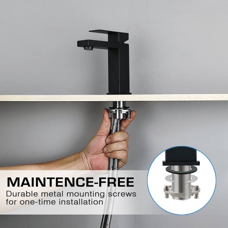 Single Handle Bathroom Faucet in Matte Black