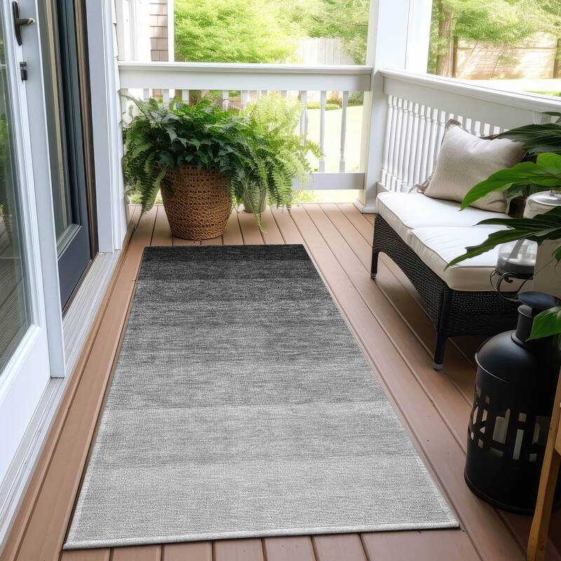 Machine Washable Indoor/ Outdoor Chantille Ombre Solid Rug - Black - 2'3" x 7'6"