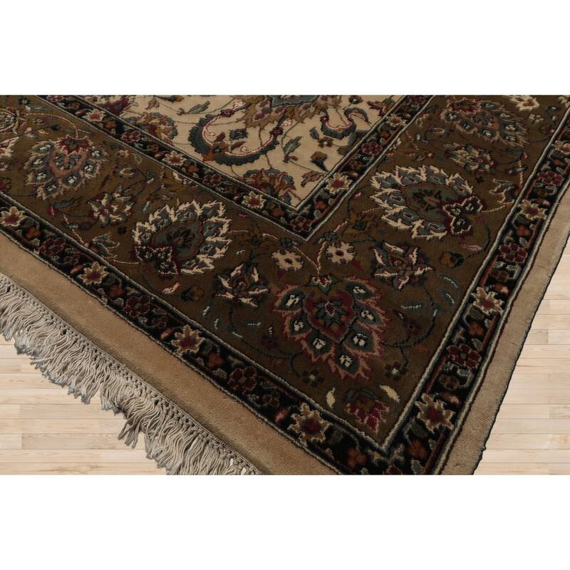 7'9''x10'2'' Hand Knotted Wool Ivory Kazhan 200 KPSI Plush Pile Rug - 7' 9'' x 10' 2''