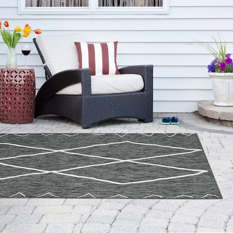 Madison Park Maya Grey/ White Moroccan Indoor/Outdoor Rug