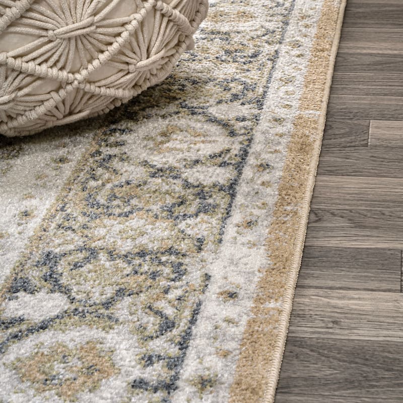 JONATHAN Y Pavel Bold Distressed Medallion Low-Pile Machine-Washable Area Rug