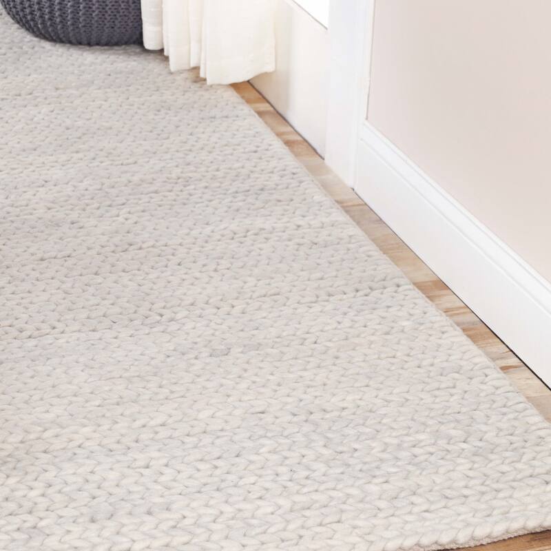 Handcrafted Traditional Rustic Handmade Braided Wool Indoor Area Rug by Superior