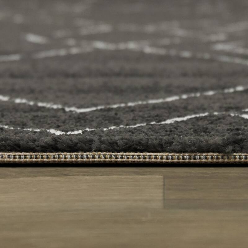 Carson Carrington Isgarde Diamond Area Rug