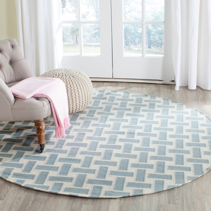 SAFAVIEH Handmade Flatweave Dhurries Leigh Modern Wool Rug - 6' Round - Turquoise/Ivory