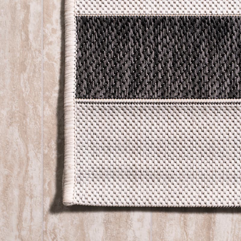 JONATHAN Y Tavira Wide Stripe Indoor/Outdoor Area Rug