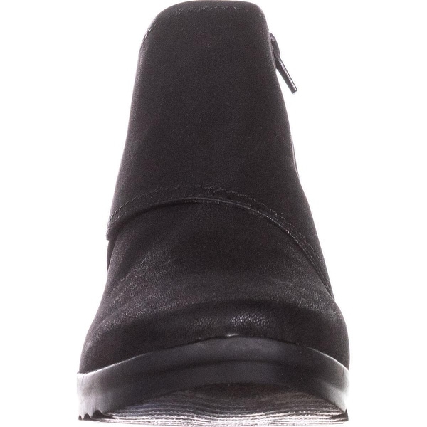 Clarks women's caddell 2025 tropic ankle bootie
