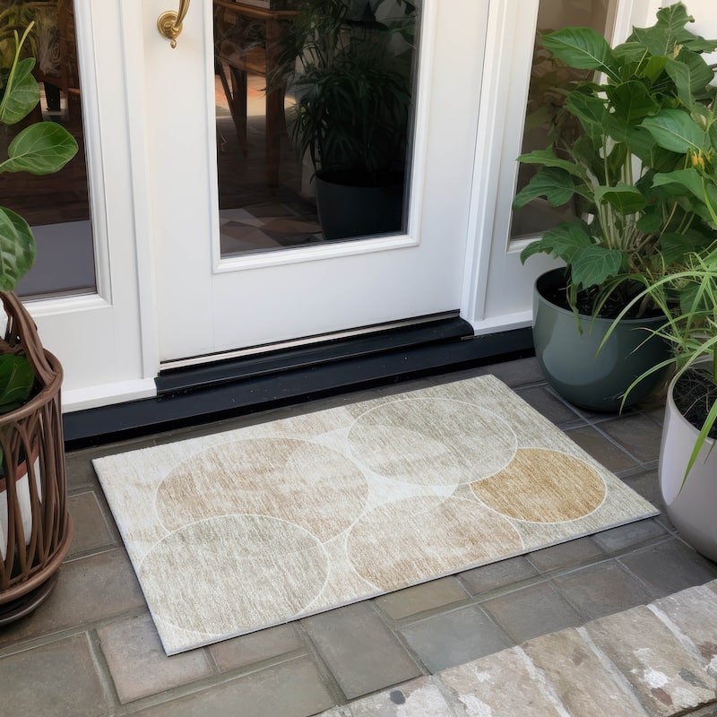 Machine Washable Indoor/ Outdoor Abstract Circles Chantille Rug - Beige - 1'8" x 2'6"