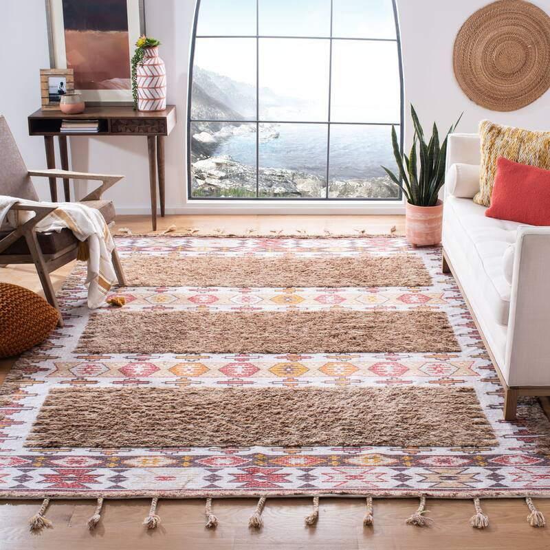 SAFAVIEH Saffron Margarita Southwestern Tribal Wool Rug - 5' x 8' - Taupe/Ivory