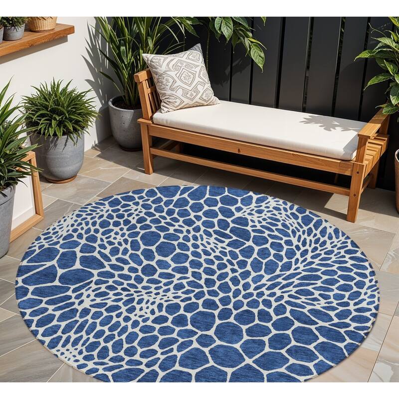 HomeRoots Geometric Transitional Rectangle Outdoor Rug - 8' Round