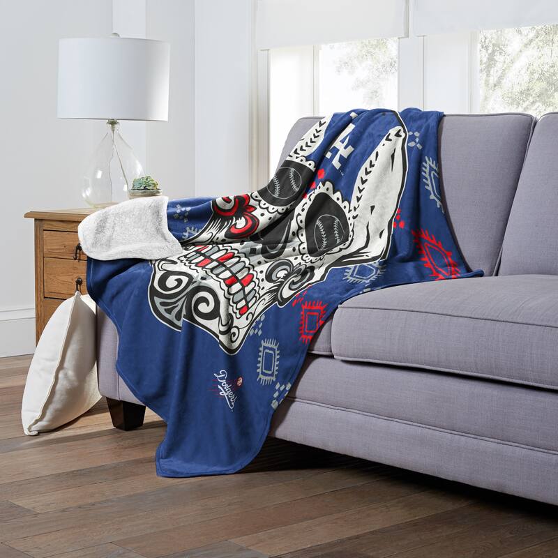 MLB Candy Skull Los Angeles Dodgers Silk Touch Sherpa Throw