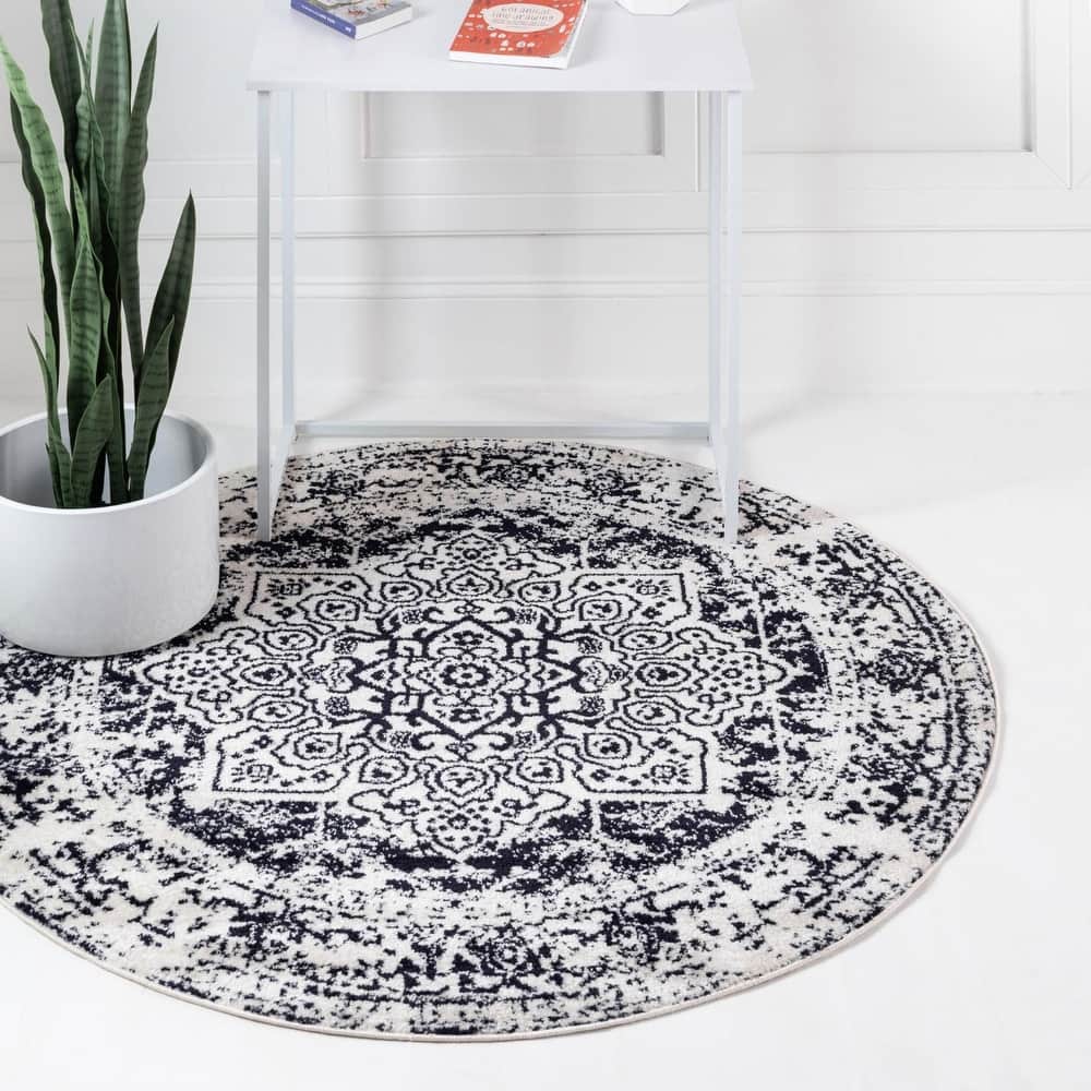 Traditional Brenda Collection Area Rug