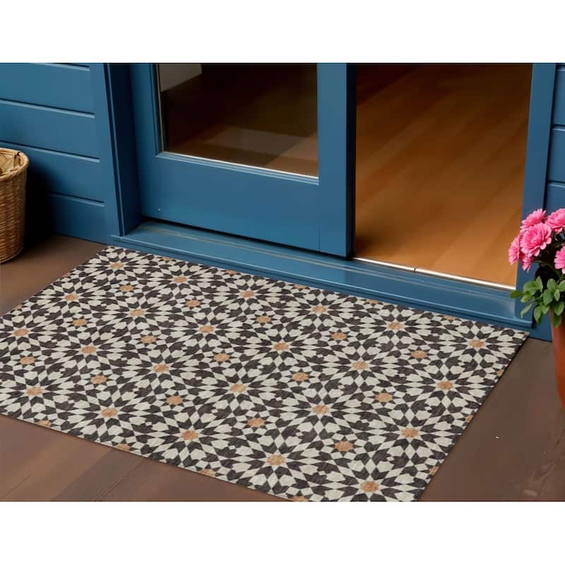 HomeRoots Floral Medallion Transitional Rectangle Outdoor Rug - 3' x 5'