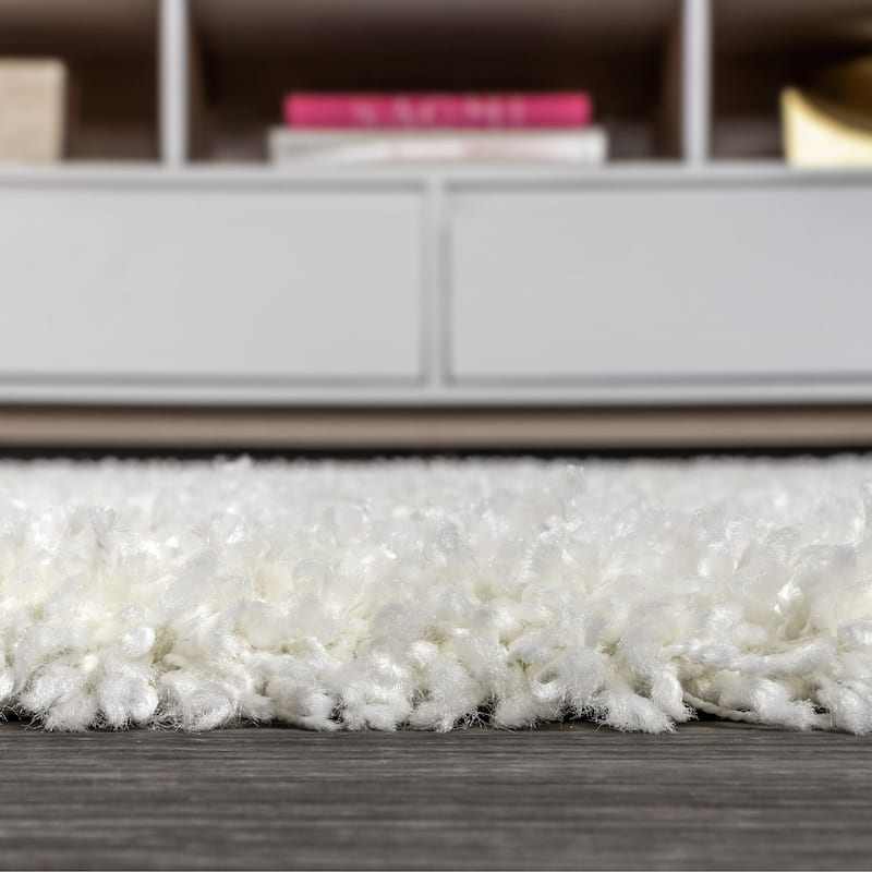 JONATHAN Y Modern Shag Plush Tassel Area Rug