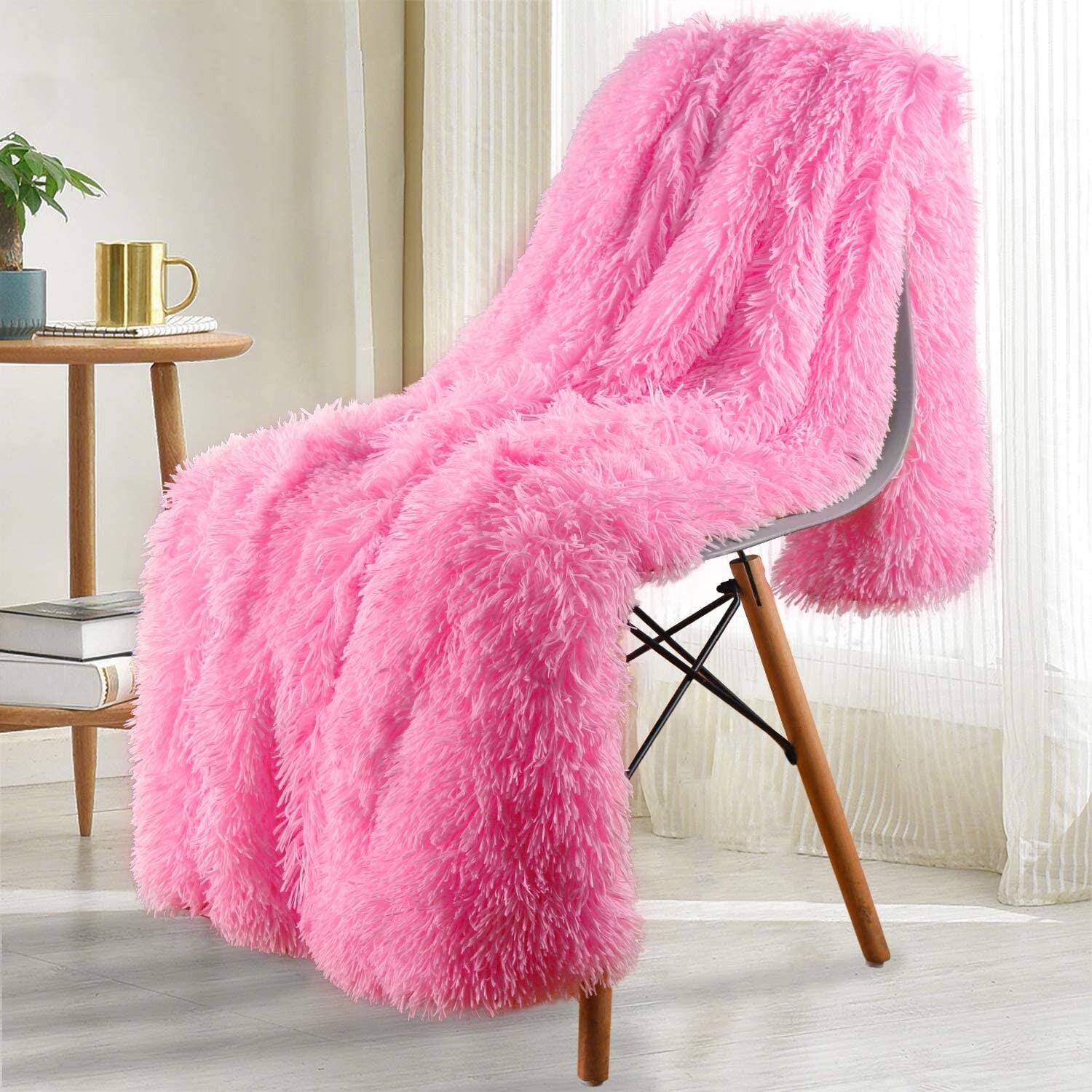 Large store fluffy throw